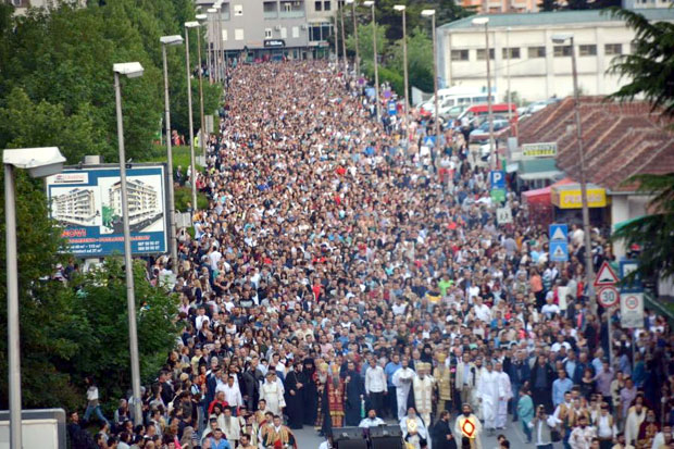 ЦГ: Неће дати скривање иза мантије и крста?